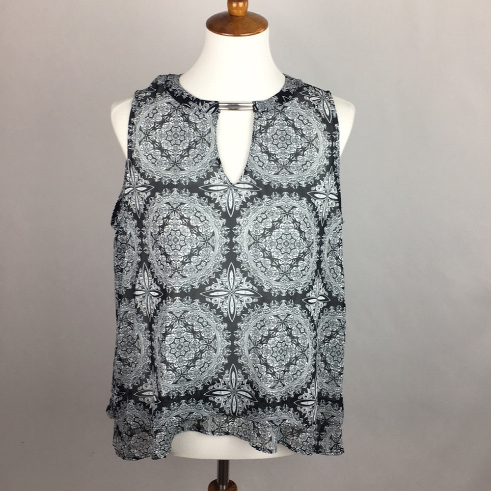 New York & Company Circle V Neck Tank